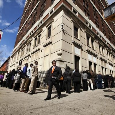 U.S. weekly jobless claims climb to 198,000