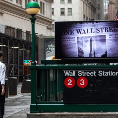 Wall Street Bonuses Fall by Most Since 2008