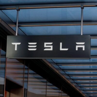 Tesla cuts prices in US to spur demand By Reuters