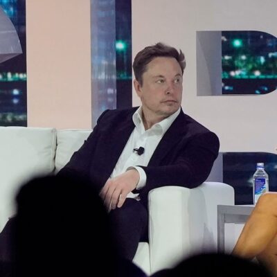 Twitter Chief Elon Musk Tries to Reassure Advertisers