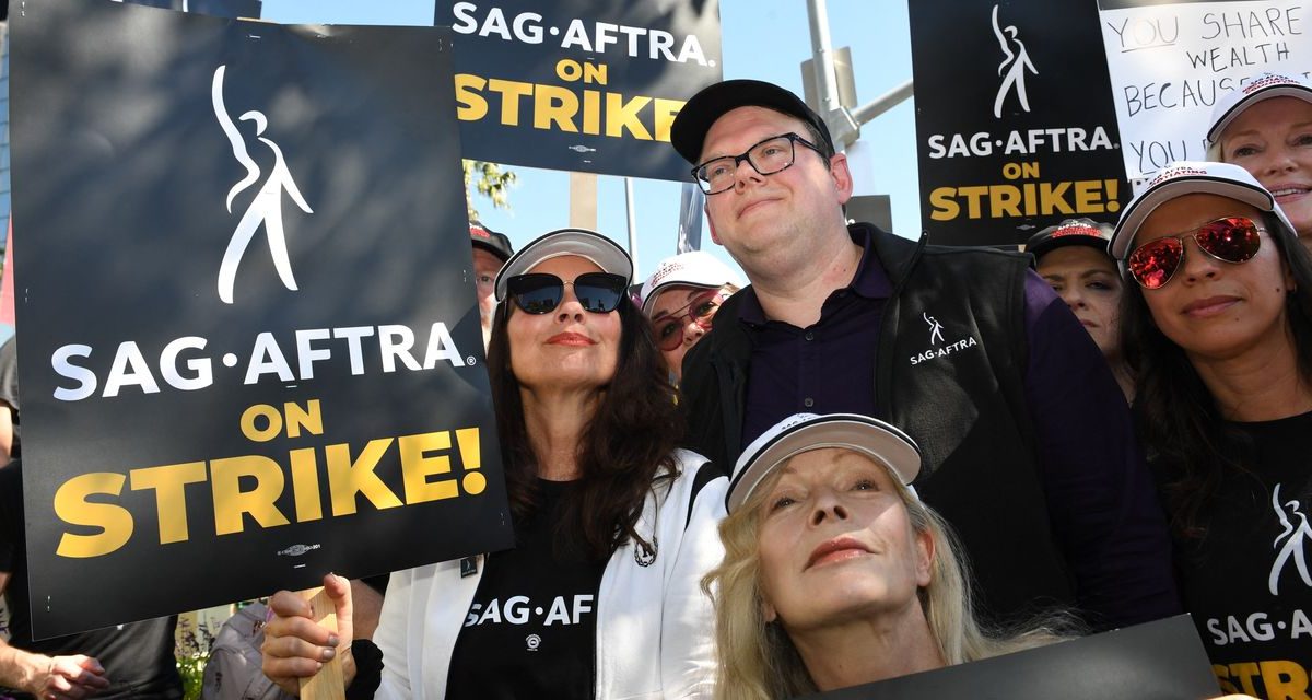 Picket Lines Get a New Dose of Star Power