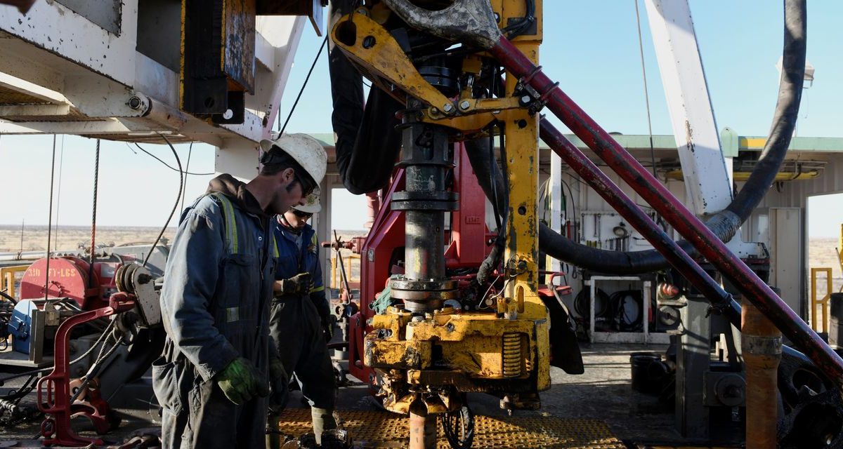 Shale Industry Is Dropping Drilling Rigs, Fast