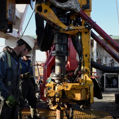 Shale Industry Is Dropping Drilling Rigs, Fast