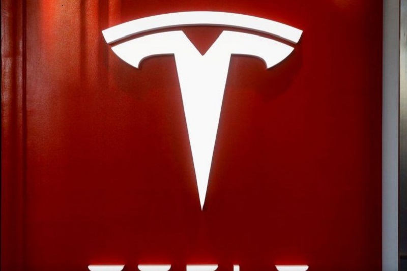 Tesla's Elon Musk optimistic on progress for self-driving, robots By Reuters
