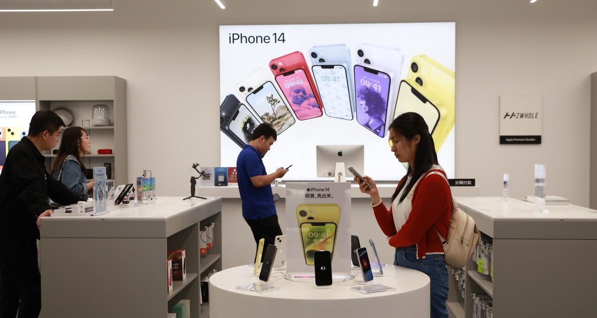 Apple Sees Third Straight Quarter of Falling Sales, Longest Slump Since 2016