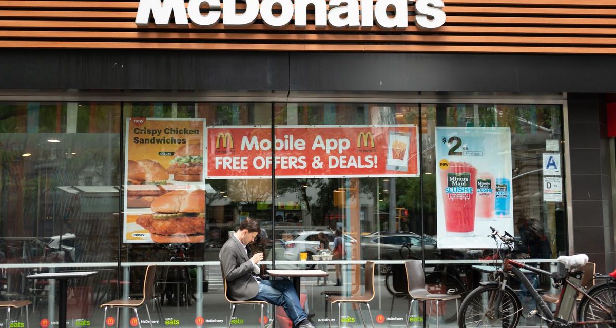 Fast-Food Customers Are Giving Up on Dining In