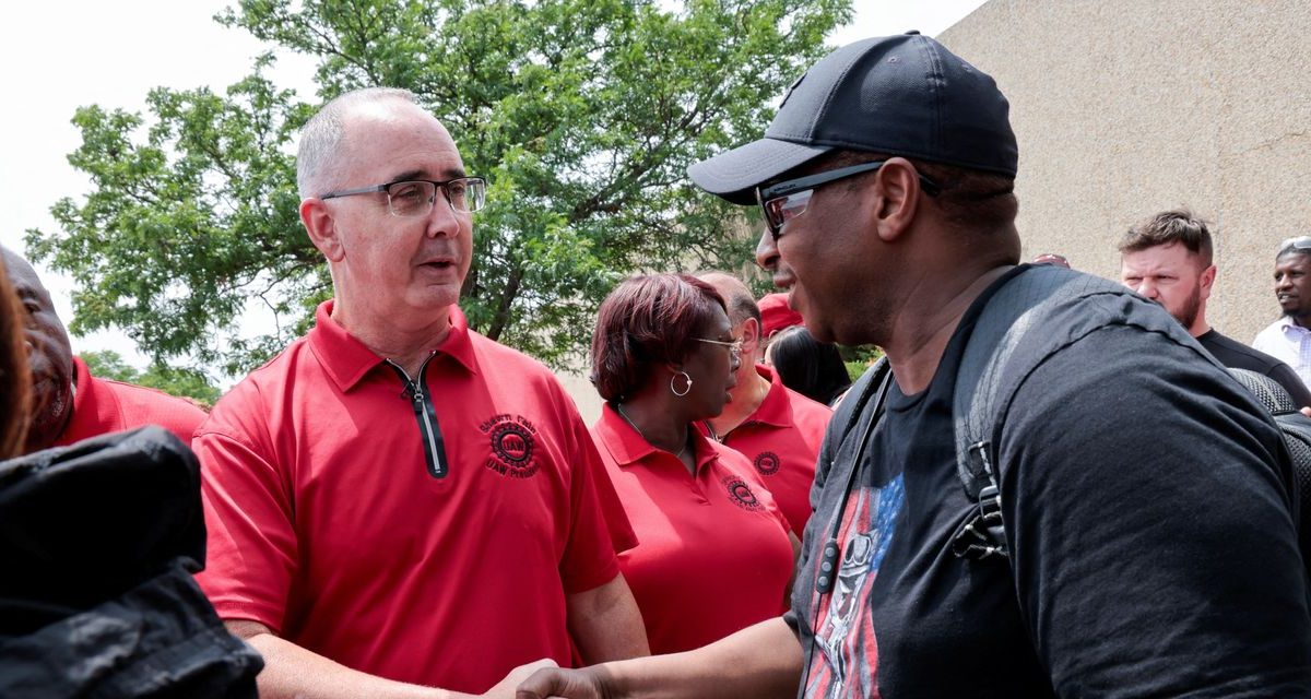 UAW Demands 40% Pay Hike in Labor Talks With Detroit Automakers