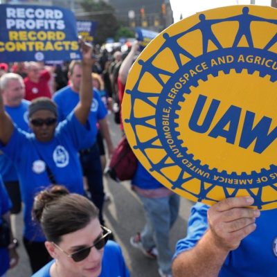 UAW Threatens Strikes at Certain Plants if It Can't Reach Labor Deals