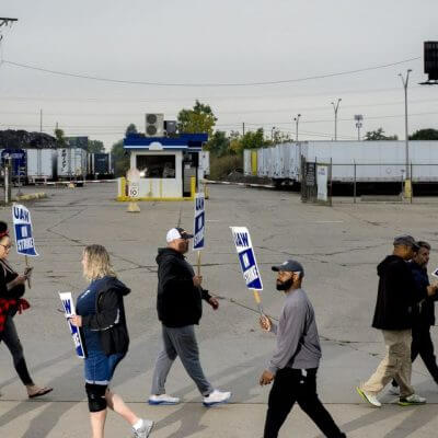 UAW's Strike Strategy: Lots of Attention, Muted Financial Pain for Now
